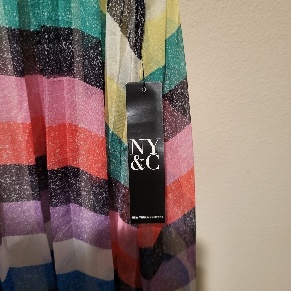 NWT New York & Company Pleated Multi Color Sleveless Maxi Dress Size Medium - Picture 3 of 9